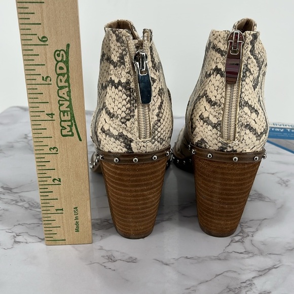 STEVE MADDEN Alyse Bootie Light Snakeskin Pointed Toe 6M Edgy Mobwife‎ Rocker - Picture 3 of 8